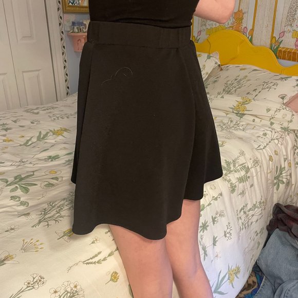XS Black mini skater skirt - Picture 3 of 9